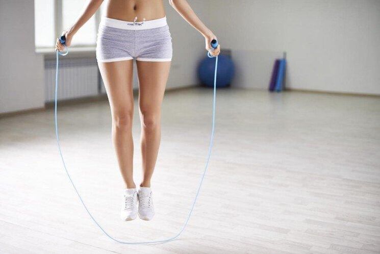 вежби за јаже за слабеење на страните и стомакот